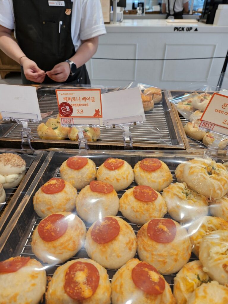 Hanib Bagel Seongsu pepperoni mini bagels fresh from the oven in Seoul cafe street