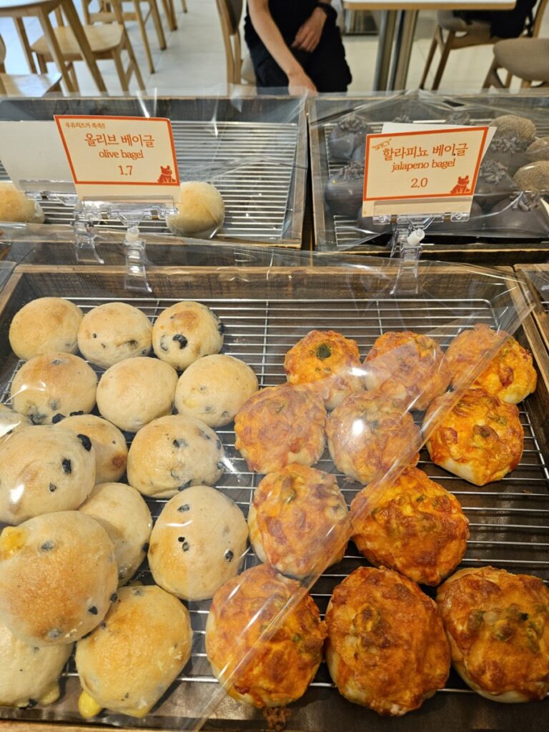 Hanib Bagel Seongsu savory olive and jalapeno bagels popular in Seongsu cafe street