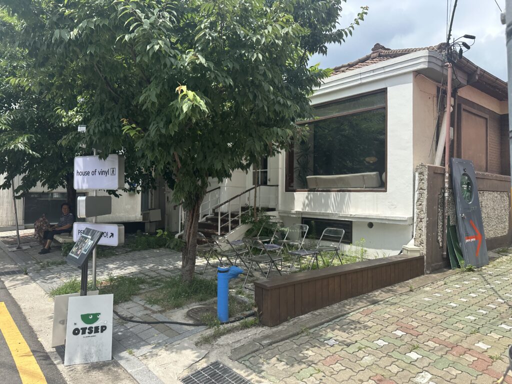 Best Brunch in Mangwon - Assorted signature dishes at OTSEP with pastry pizza, lasagna, and BLT sandwich