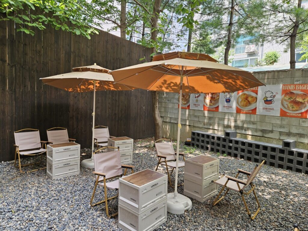 Hanib Bagel Seongsu outdoor seating with umbrellas near Seoul Forest