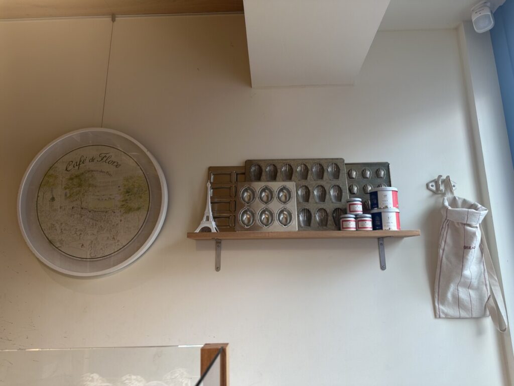 Interior view of minimalist décor and dessert display cases at Sinchon dessert Patisserie Étoile
