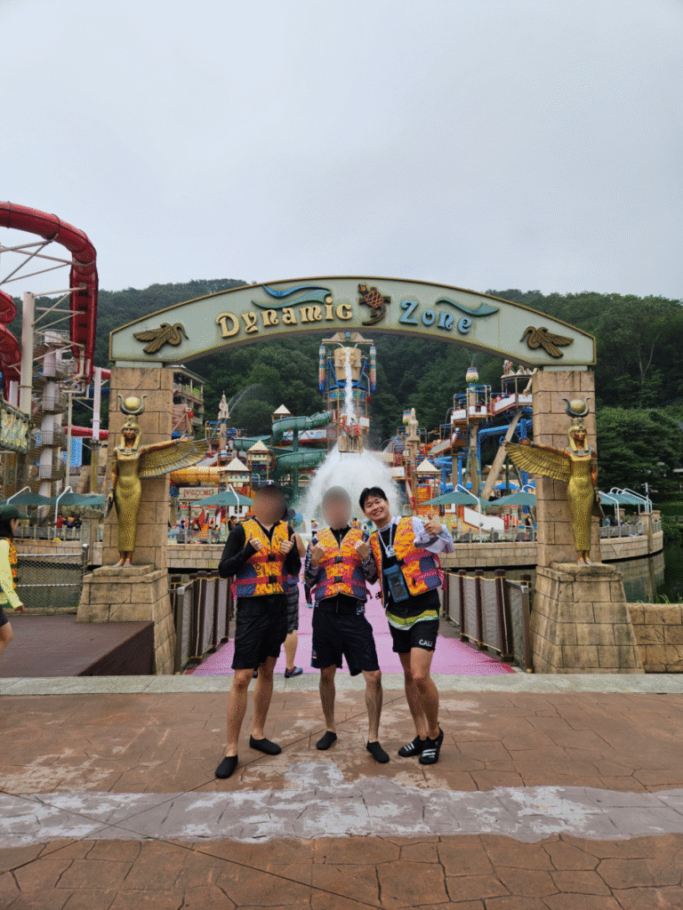 Friends wearing life jackets posing in front of the Giant Waterplex at Vivaldi Park Ocean World