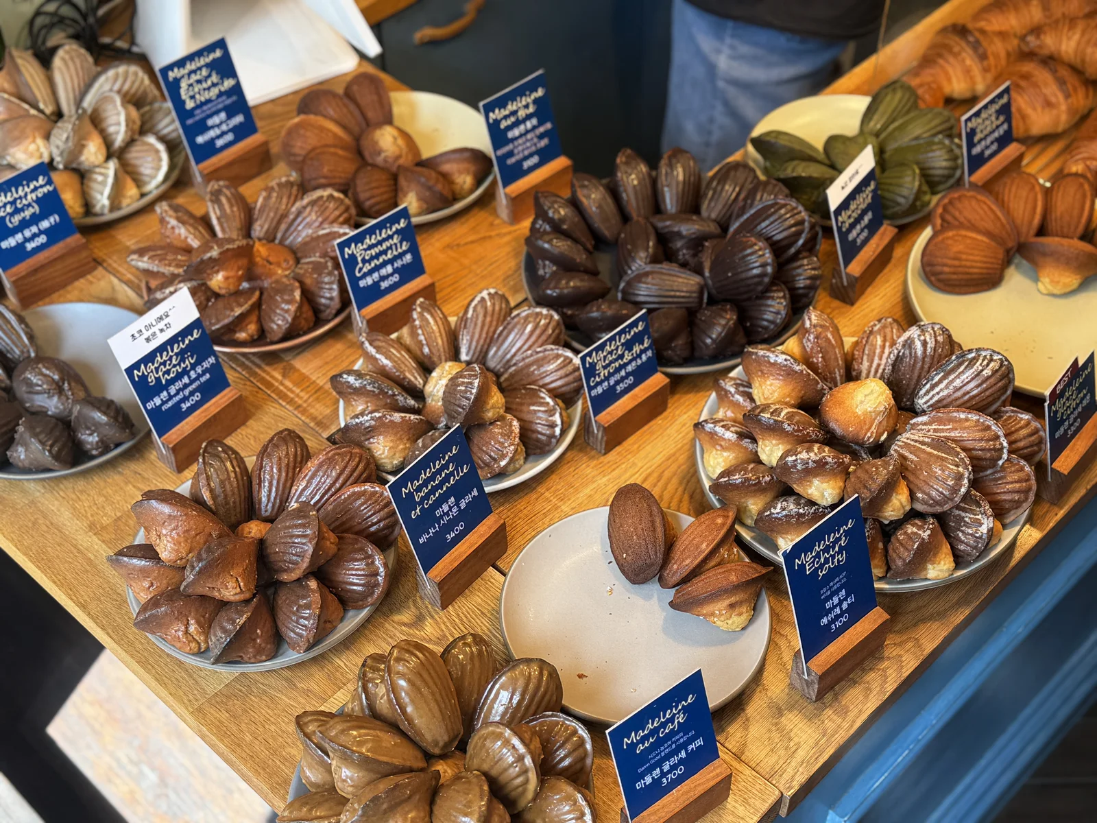 Dozens of glazed madeleine flavors on display at Etoile Garosugil in Seoul
