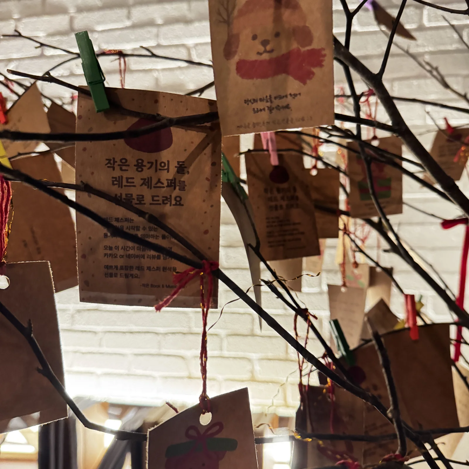 Kraft cards on Jeokon's wish tree promise a small gemstone for reviews